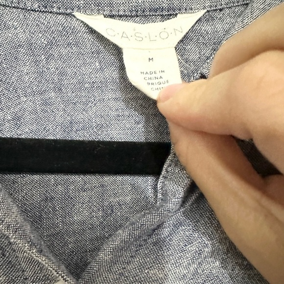 Carlson Chambray Linen Button Up Top size medium - Picture 3 of 4